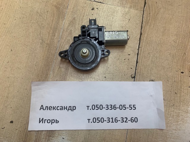 Моторчик склопідйомника двері задніх, лівих D01G5958XB MAZDA
