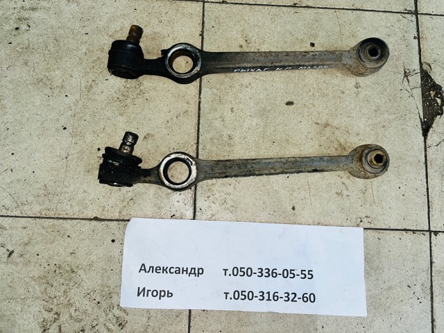 Правий важіль передній нижній підвіски D06134300 MAZDA