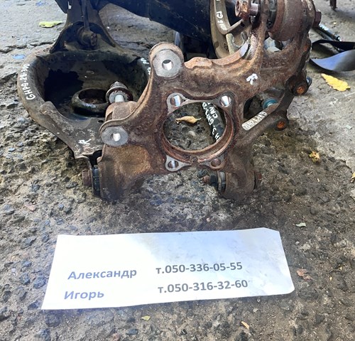 Цапфа поворотна права GHP92611X MAZDA
