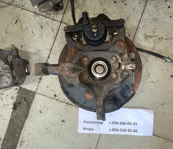 Цапфа поворотна права GHP933021 MAZDA