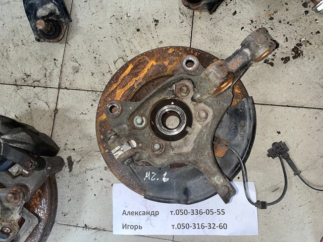 Кулак поворотний передній лівий GHP933031 MAZDA