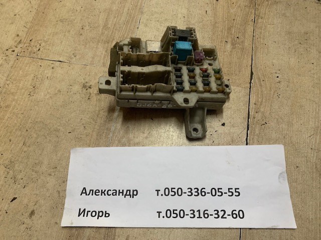 Монтажний блок Мазда 6