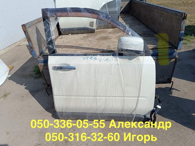 Пасажирські передні двері H0100JG0MM NISSAN