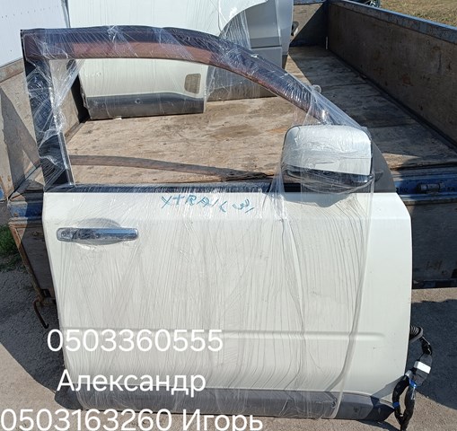 Пасажирські передні двері H0152JG0EA NISSAN