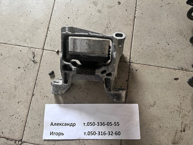 Права опора двигуна KE6439060 MAZDA