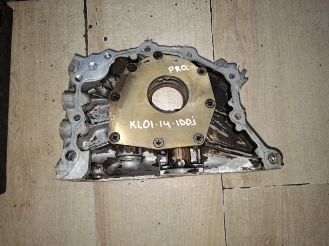 Насос маслозакачуючий KL0114100J MAZDA