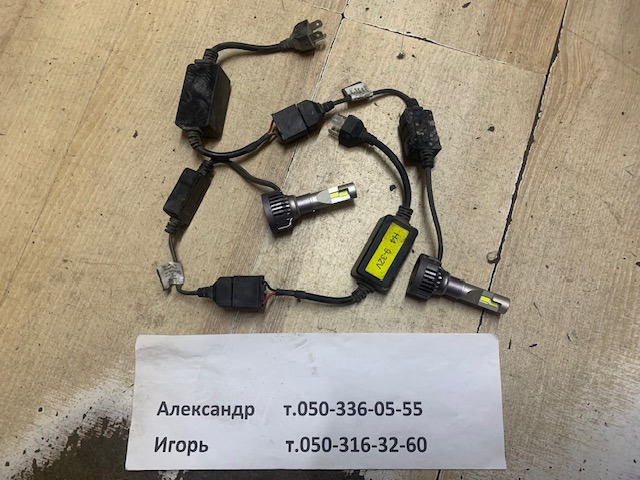 Фара передня права L00H460W CHRYSLER