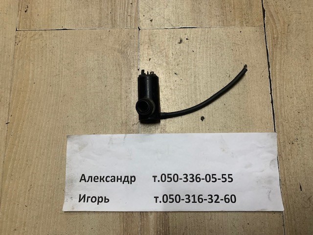 Насос-двигун омивача скла, заднього MB358361 MITSUBISHI