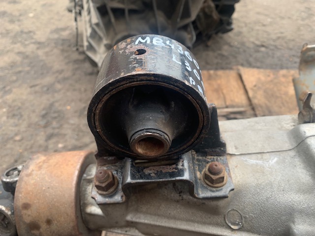 Задня подушка двигуна MB436041 MITSUBISHI