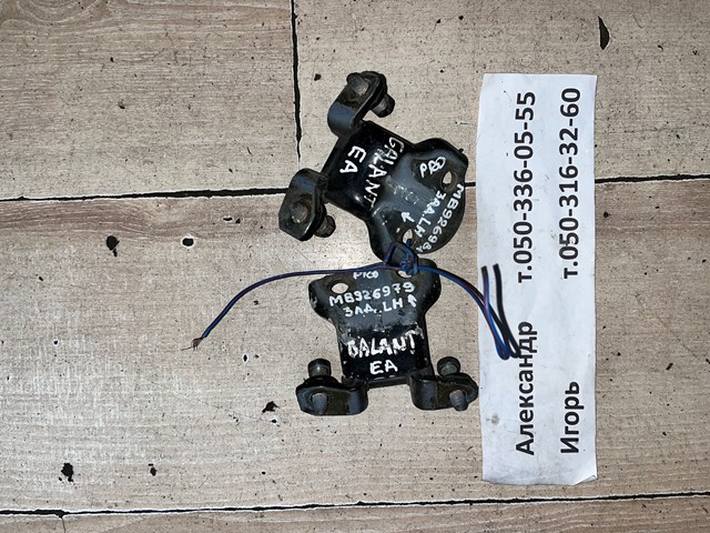 Завіса дверей задніх лівих MB926981 MITSUBISHI