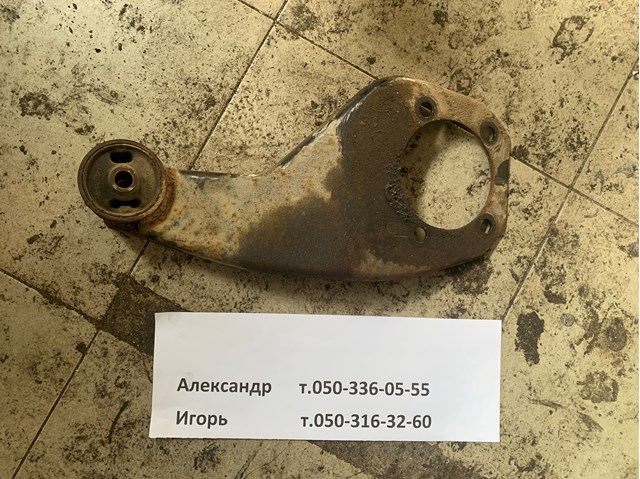 Траверса кріплення переднього редуктора, ліва MN125141 MITSUBISHI
