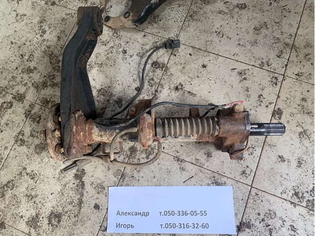 Кронштейн/траверса переднього редуктора, права MN125142 MITSUBISHI