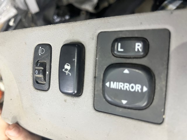 Блок управління зеркалами заднього виду, на торпедо MN179218 MITSUBISHI