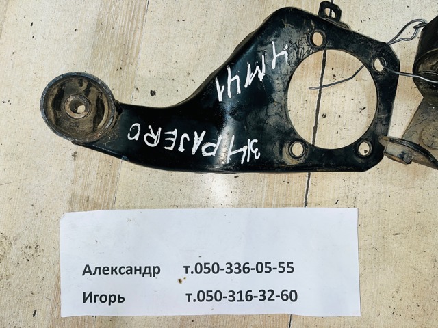 Кронштейн/траверса переднього редуктора, ліва MR374561 MITSUBISHI