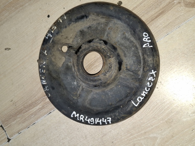 Тарілка передньої пружини верхня, металева MR491447 MITSUBISHI