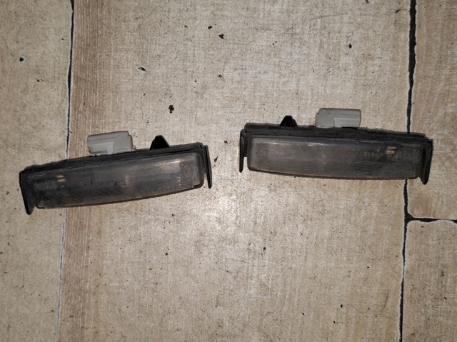 Ліхтар підсвічування заднього номерного знака MR989859 MITSUBISHI