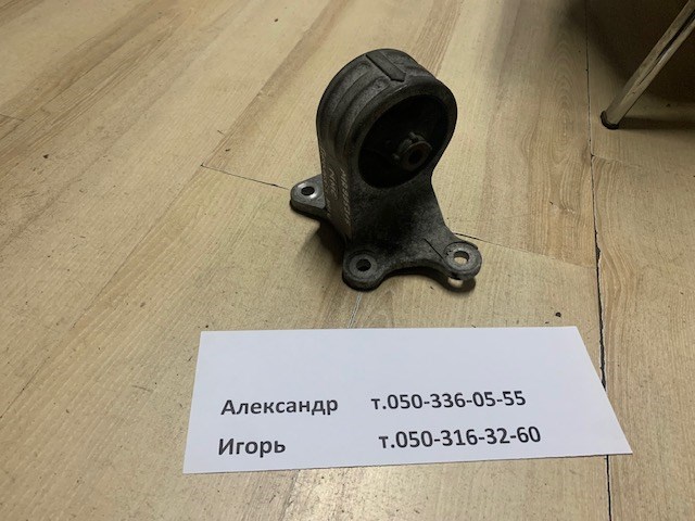 Подушка (опора) двигуна, ліва MR995315 MITSUBISHI