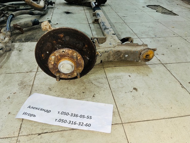 Маточини задніх коліс NA013304X MAZDA