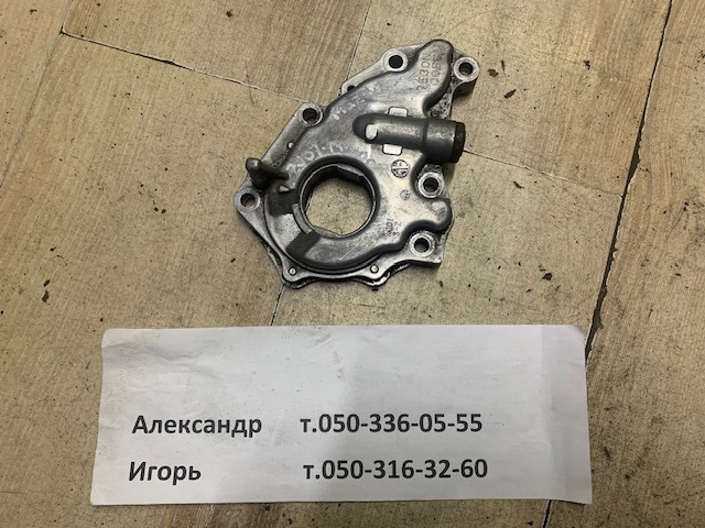 Масляний насос двигуна ZJ0114100 MAZDA