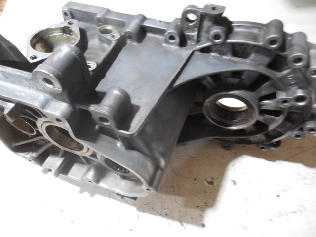 Корпус коробки передач 02J301103F VAG