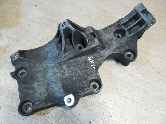 Кріплення генератора 03G903139F VAG