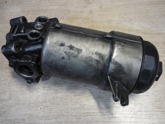 Корпус масляного фільтра 11422246395 BMW