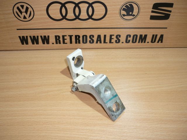 Петля водійських дверей 1J0831401C VAG