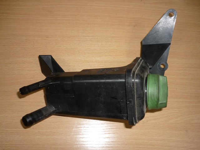 Бачок гідропідсилювача 3B0422371 VAG
