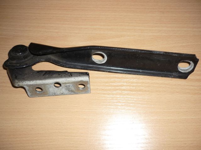 Завіса капота ліва 3B0823301A VAG