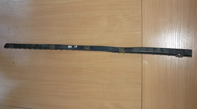 Лівий кронштейн кріплення бампера заднього 3B9807863 VAG