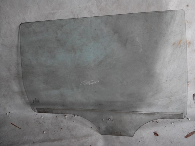 Скло заднє праве 3B9845026 VAG