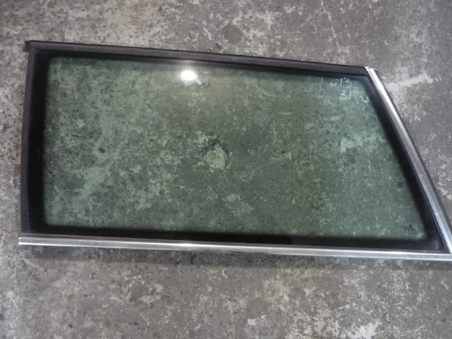 Скло багажного відсіку, ліве 3B9845297AK VAG