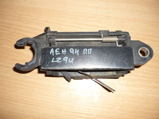 Ручка передньої двері зовнішня права 4A0837206J VAG