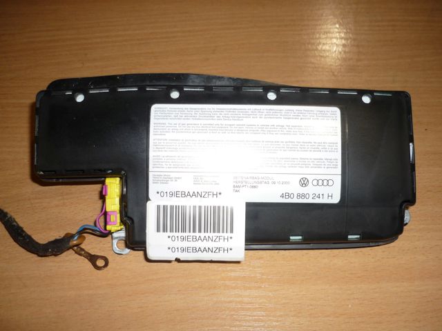 Подушка безпеки AIRBAG спинки сидіння, лівого 4B0880241J VAG