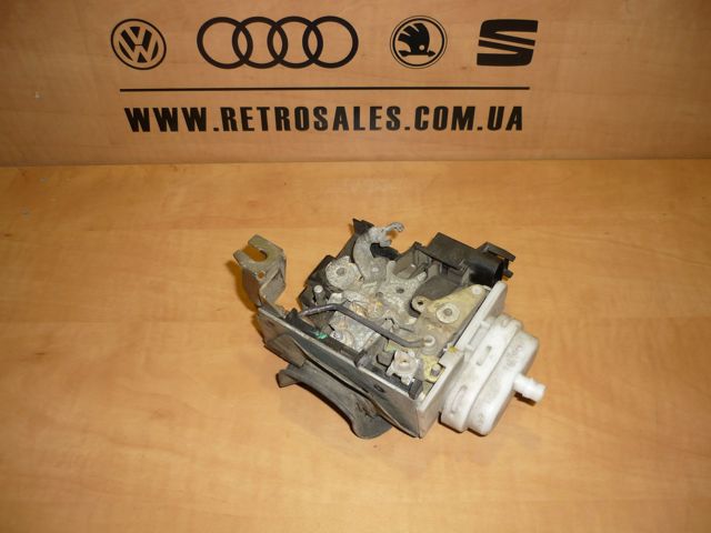 Замок двері правої передньої 4D1837016D VAG