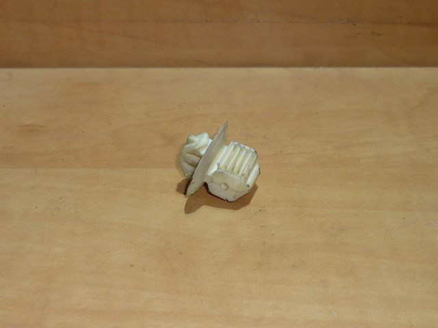 Пістон (кліп) кріплення обшивки дверей 6N0867276 VAG