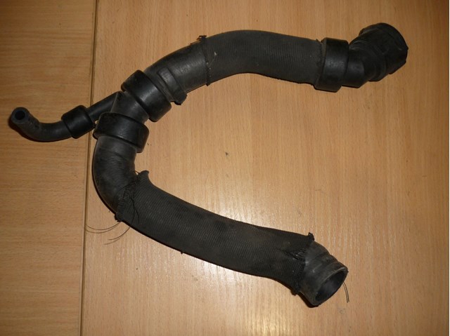 Шланг/патрубок радіатора охолодження, верхній 8D0121101AH VAG