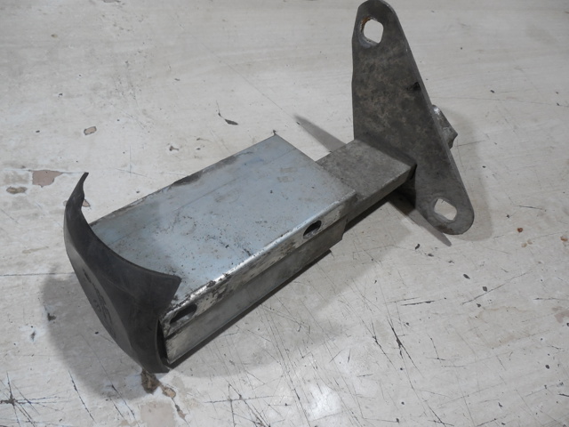 Кронштейн бампера заднього, правий 8D0807332C VAG