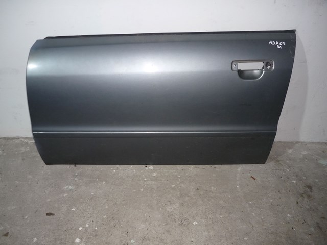 Двері кабіни 8D0831051A VAG