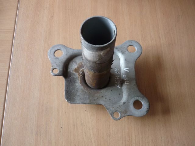 Кронштейн підсилювача переднього бампера 8L0807133A VAG