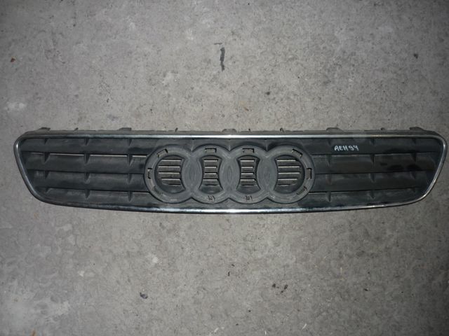 Решітка радіатора 8L08076673FZ VAG