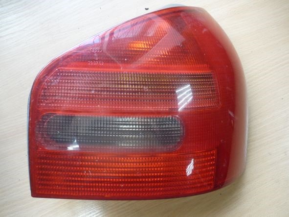 Задні ліхтарі 8L0945096A VAG