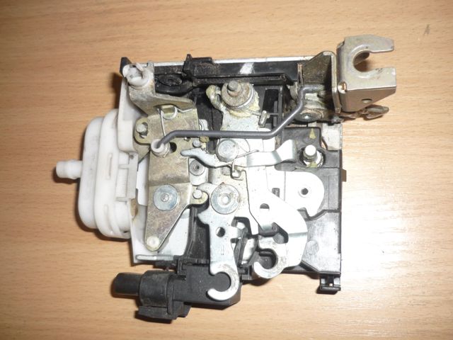 Внутрішній дверний замок 8L1837016A VAG