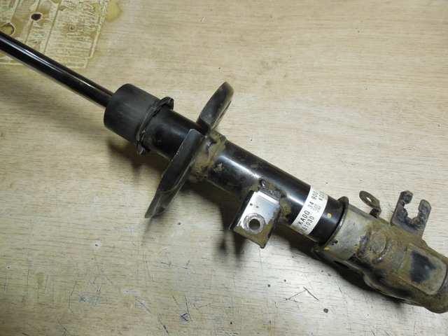 Стійка передня, ліва KD4534900A MAZDA