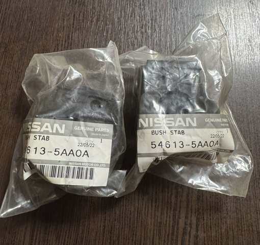 Втулка переднього стабілізатора 546135AA0A NISSAN