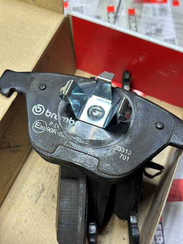 Колодки передні P06055 BREMBO