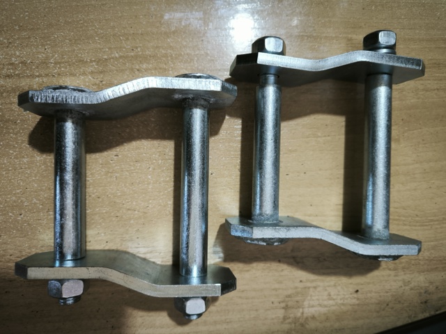 Серьга задньої ресори MN103209 MITSUBISHI