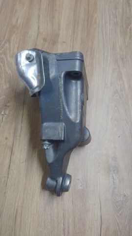 Кронштейн подушки (опори) двигуна, правої A6512231404 MERCEDES