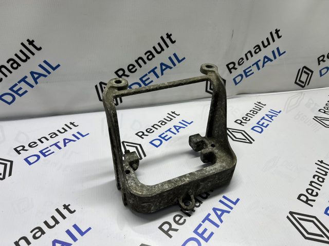 Кронштейн подушки (опори) двигуна, лівої 112225095R RENAULT