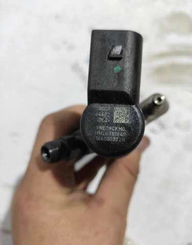 Форсунка вприску палива 166000372R NISSAN